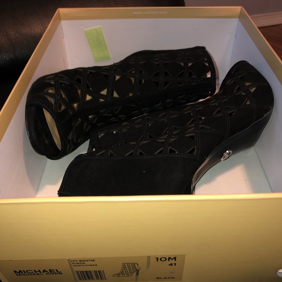 ✅✅MICHAEL KORS PEEP TOE BOOTIES 😍HEELS SIZE 10‼️ - Picture 4 of 5